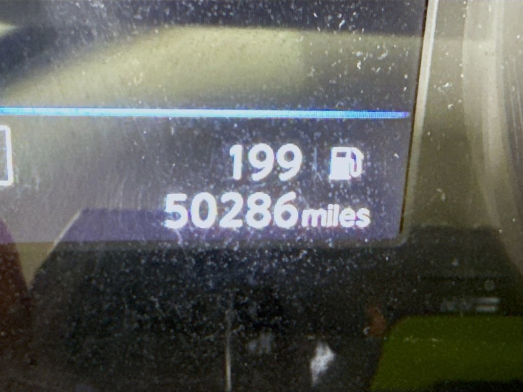 Used 2018 Nissan Rogue SV w/ Sun & Sound Touring Package image 4