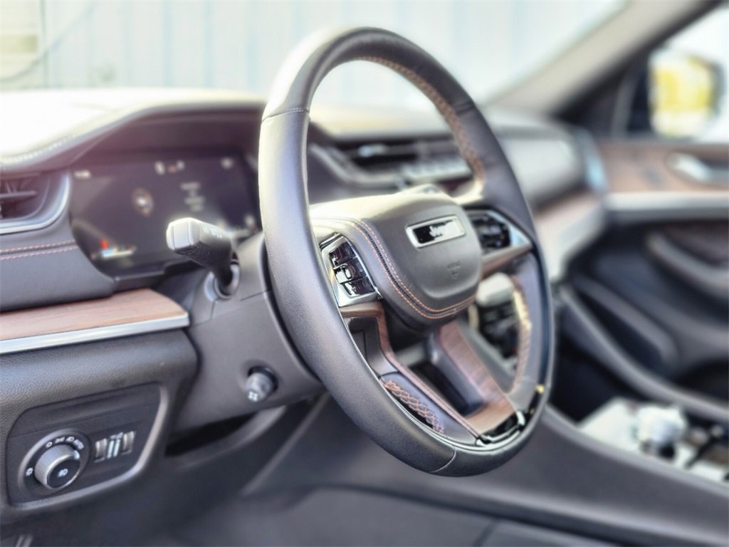 Used 2022 Jeep Grand Cherokee Summit image 16