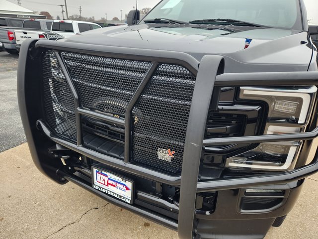 Used 2022 Ford F350 Lariat w/ Black Appearance Package image 31