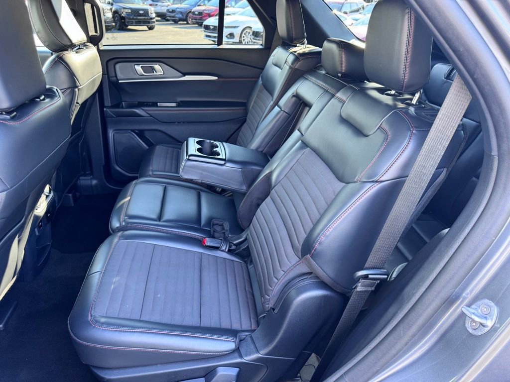 Used 2025 Ford Explorer ST-Line w/ ST-Line Street Pack AWD/4WD image 30