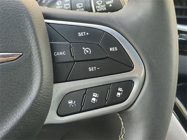 Certified 2024 Chrysler Pacifica Touring-L image 31