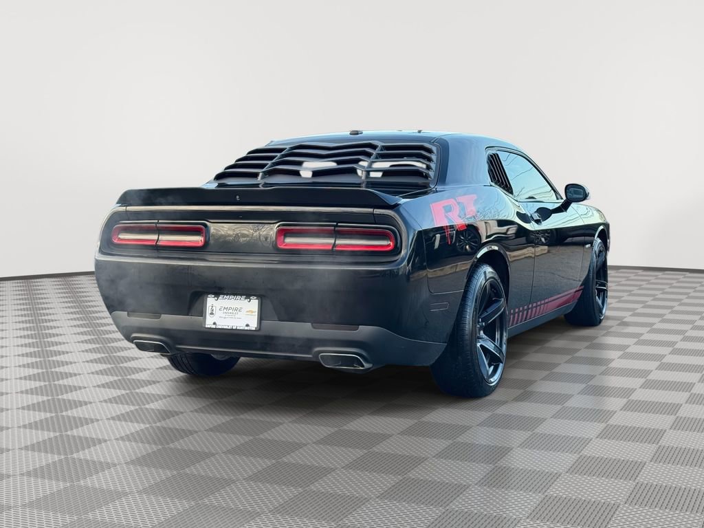Used 2018 Dodge Challenger R/T RWD image 3