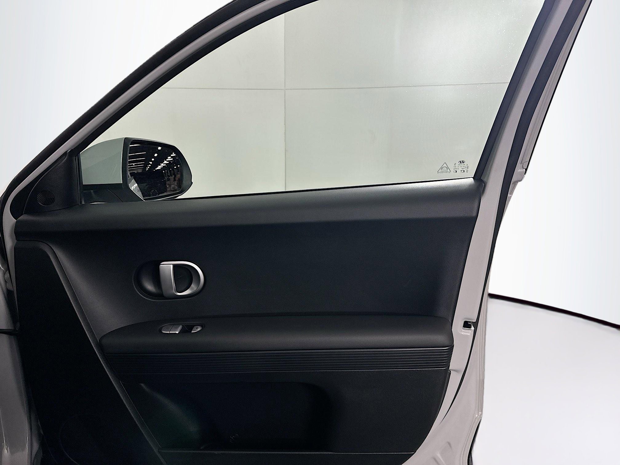 Used 2024 Hyundai Ioniq 5 SEL RWD image 32
