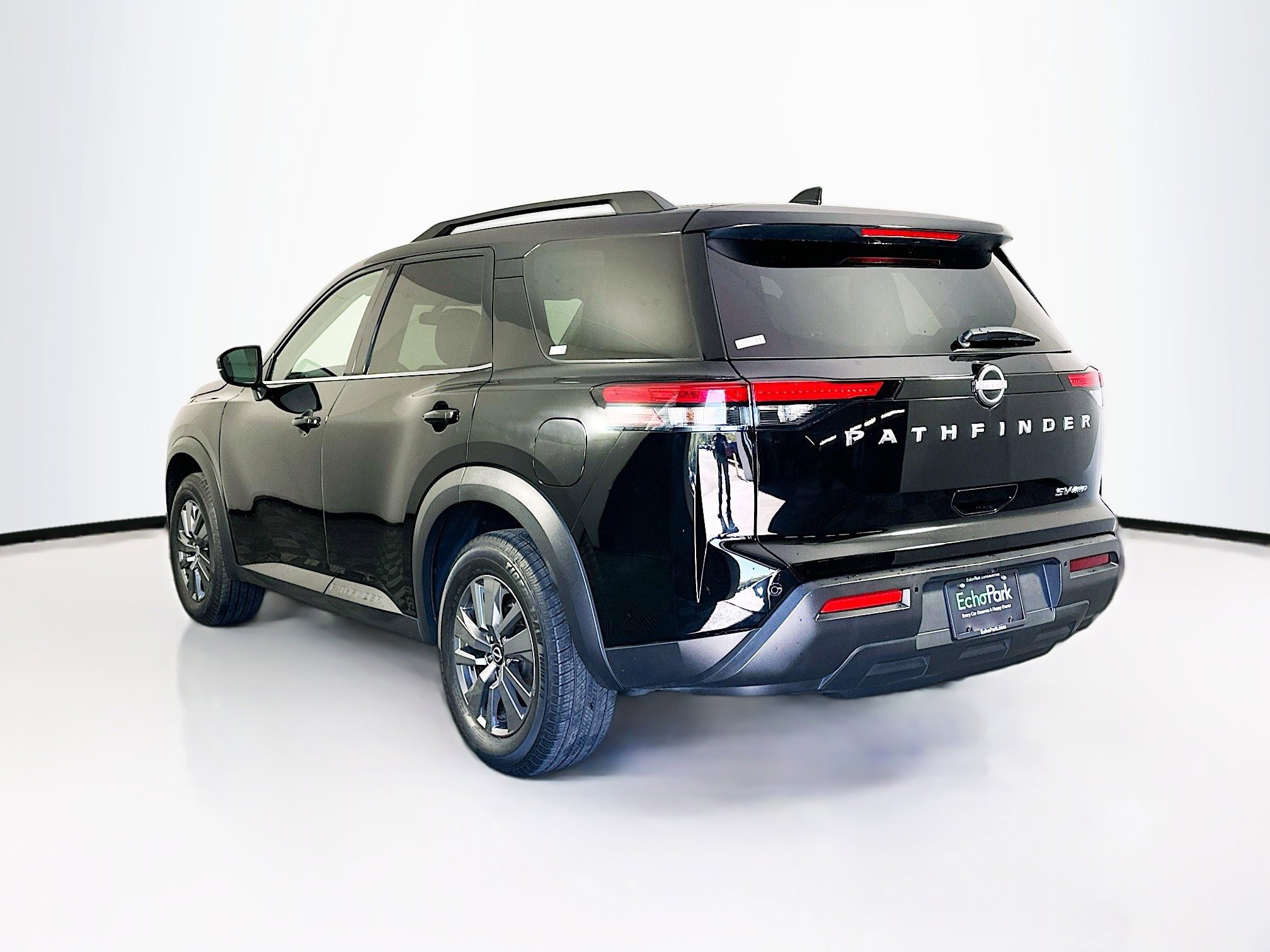 Used 2024 Nissan Pathfinder SV image 5