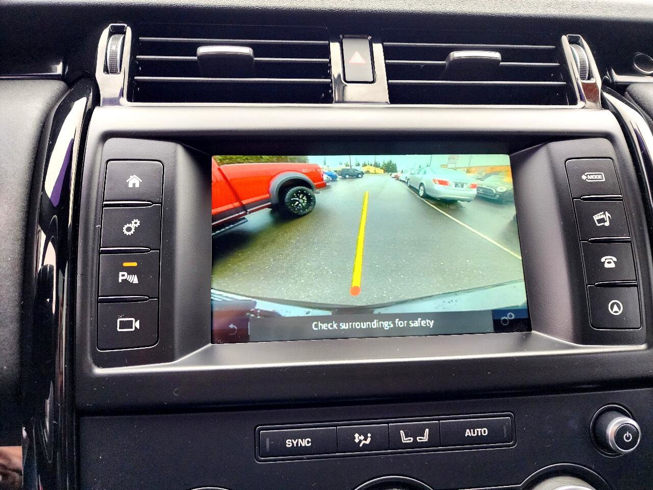 Used 2017 Land Rover Discovery SE image 18