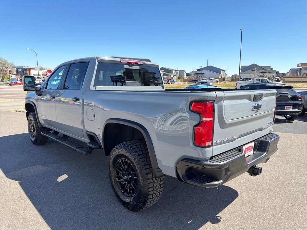 Used 2025 Chevrolet Silverado 2500 ZR2 w/ Technology Package image 3