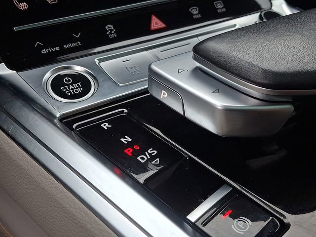 Used 2024 Audi Q8 e-tron Prestige w/ Prestige Package image 18