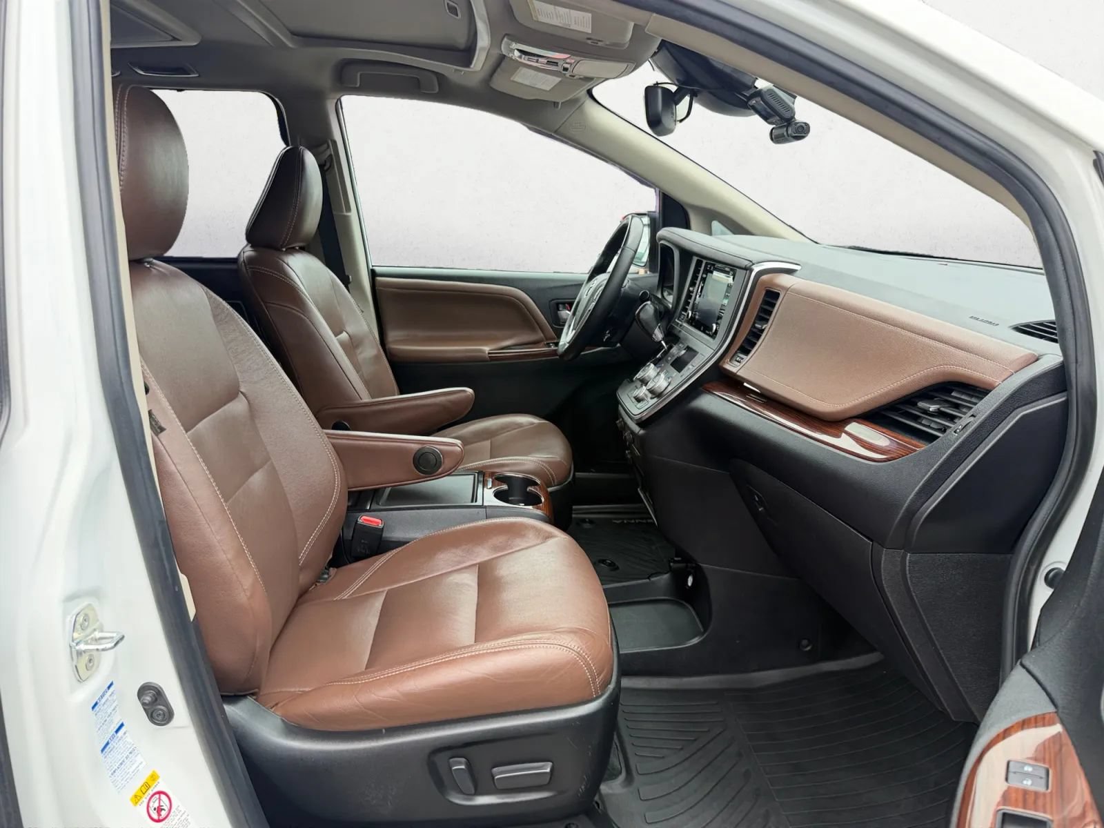Used 2019 Toyota Sienna Limited Premium w/ Carpet Mat Package AWD/4WD image 24