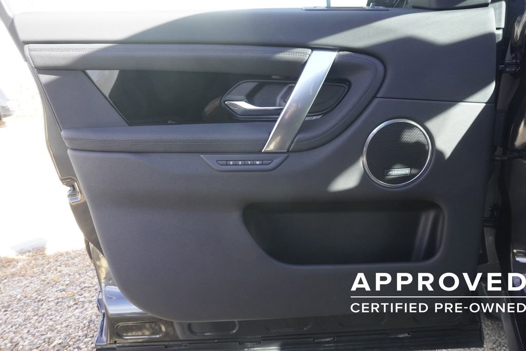 Used 2025 Land Rover Discovery Sport S image 17