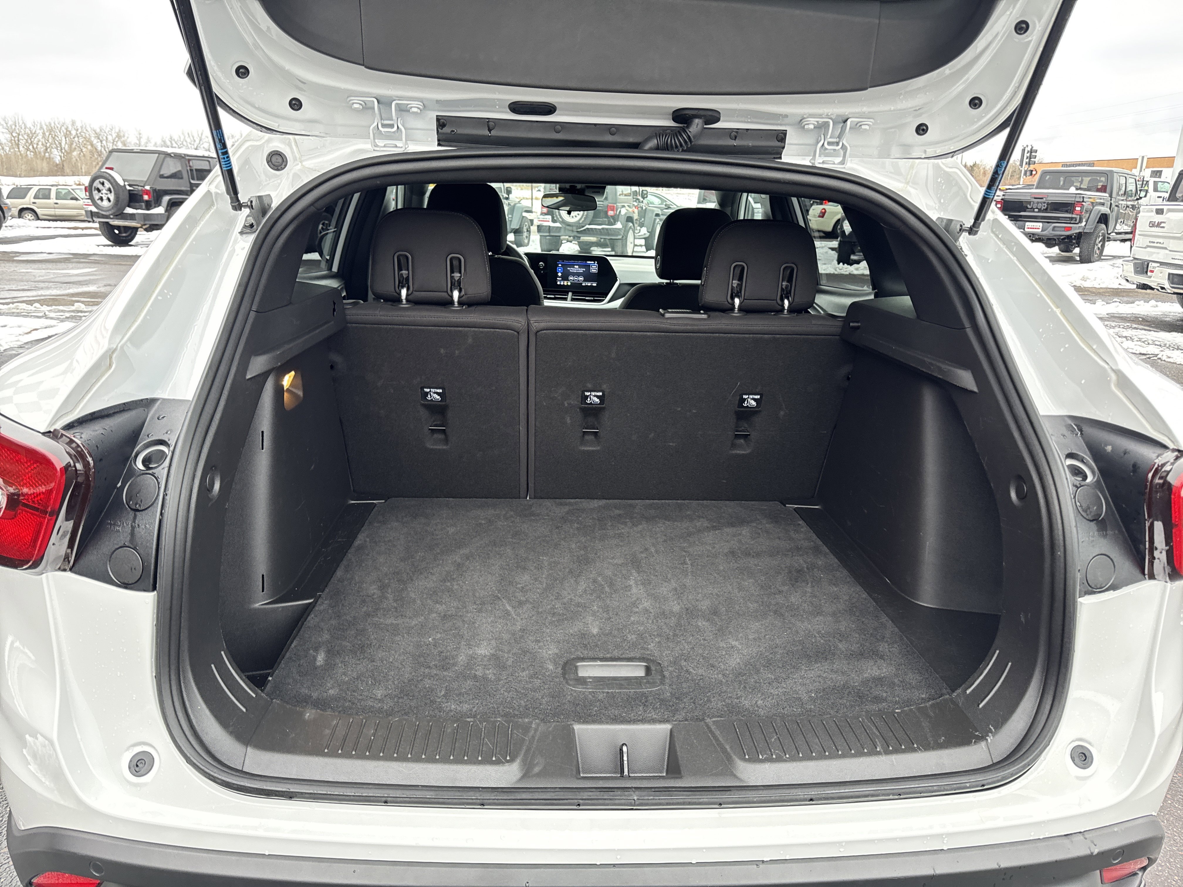 Used 2025 Chevrolet Trax RS w/ Driver Confidence Package image 29