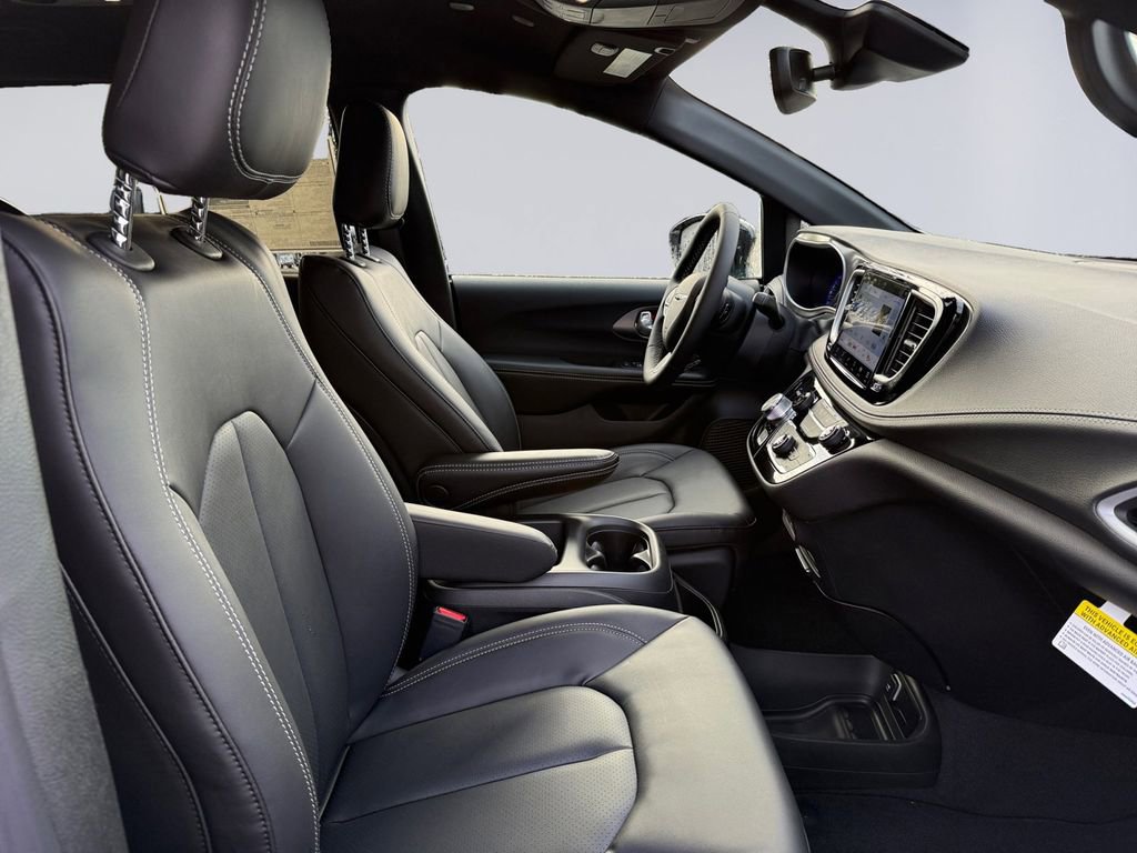 New 2026 Chrysler Pacifica Select image 17