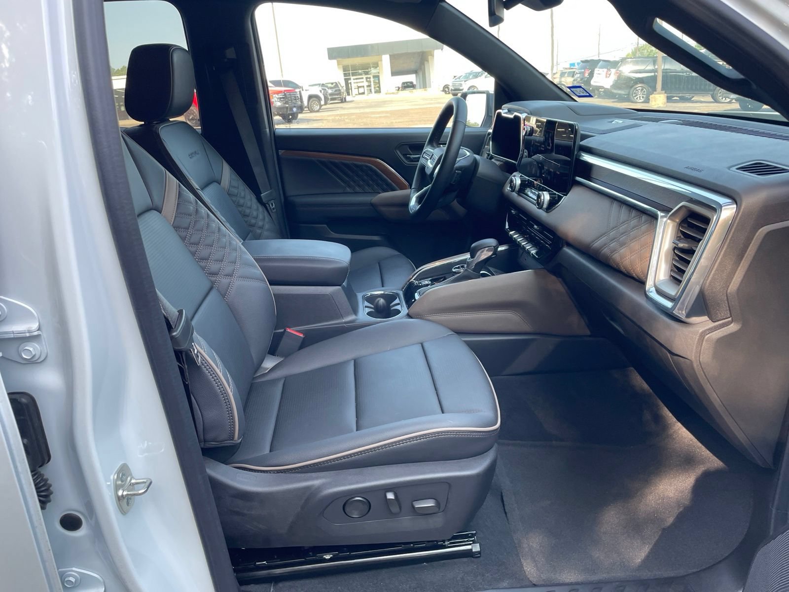 Used 2024 GMC Canyon Denali AWD/4WD image 38