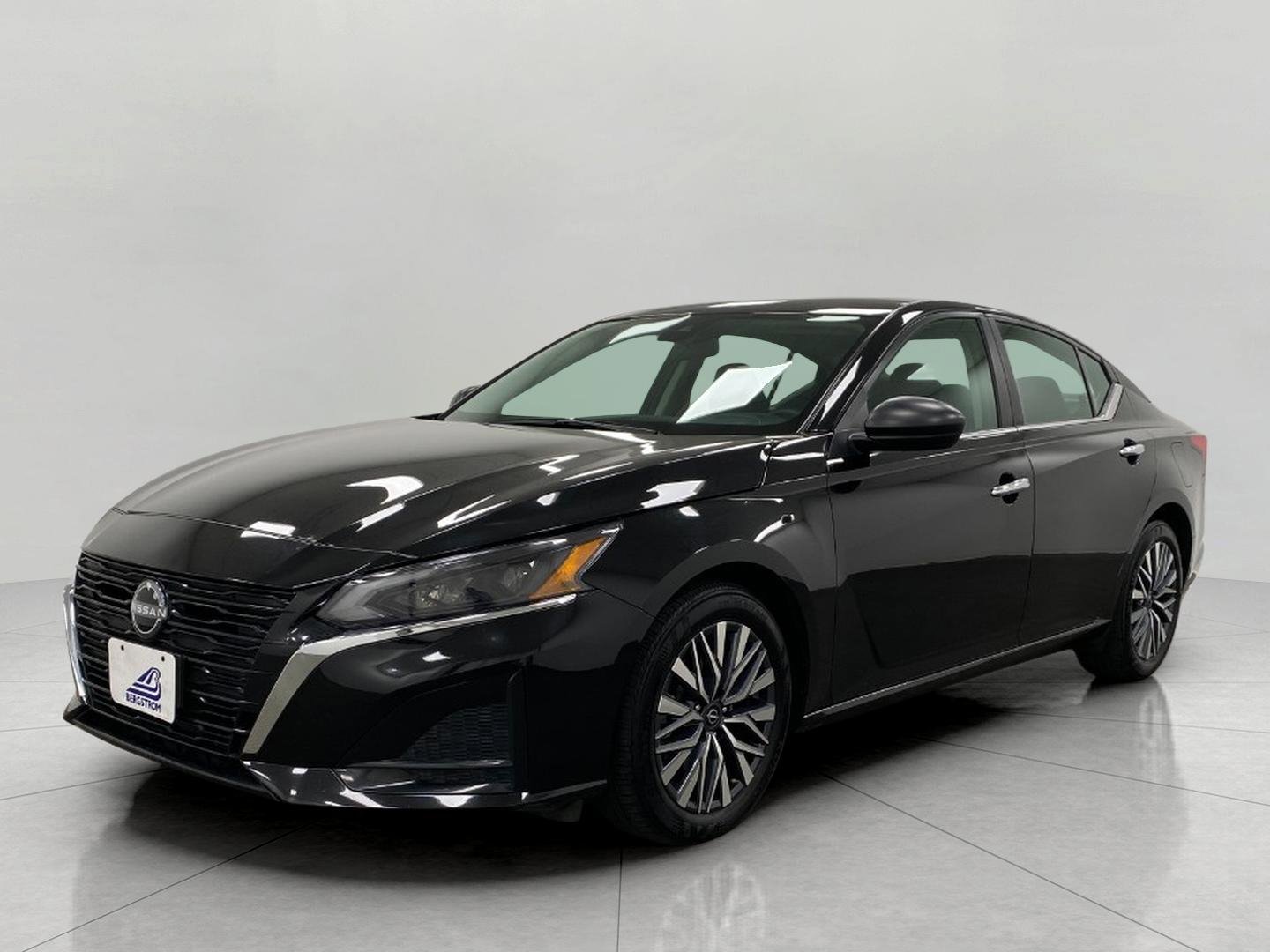Certified 2025 Nissan Altima 2.5 SV FWD image 8