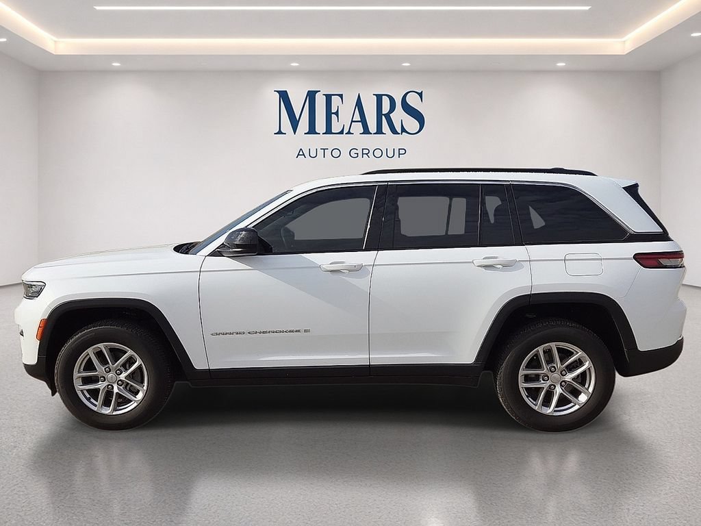 Used 2024 Jeep Grand Cherokee Laredo X w/ Trailer Tow Package AWD/4WD image 2