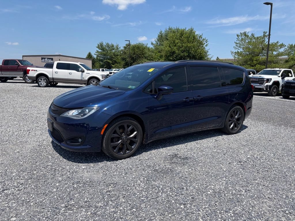 Used 2018 Chrysler Pacifica Touring-L Plus w/ Advanced Safetytec Group FWD image 2