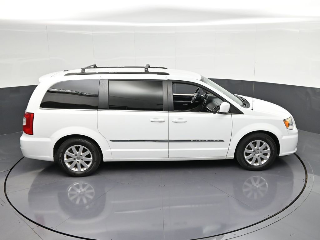 Used 2016 Chrysler Town & Country Touring FWD image 25