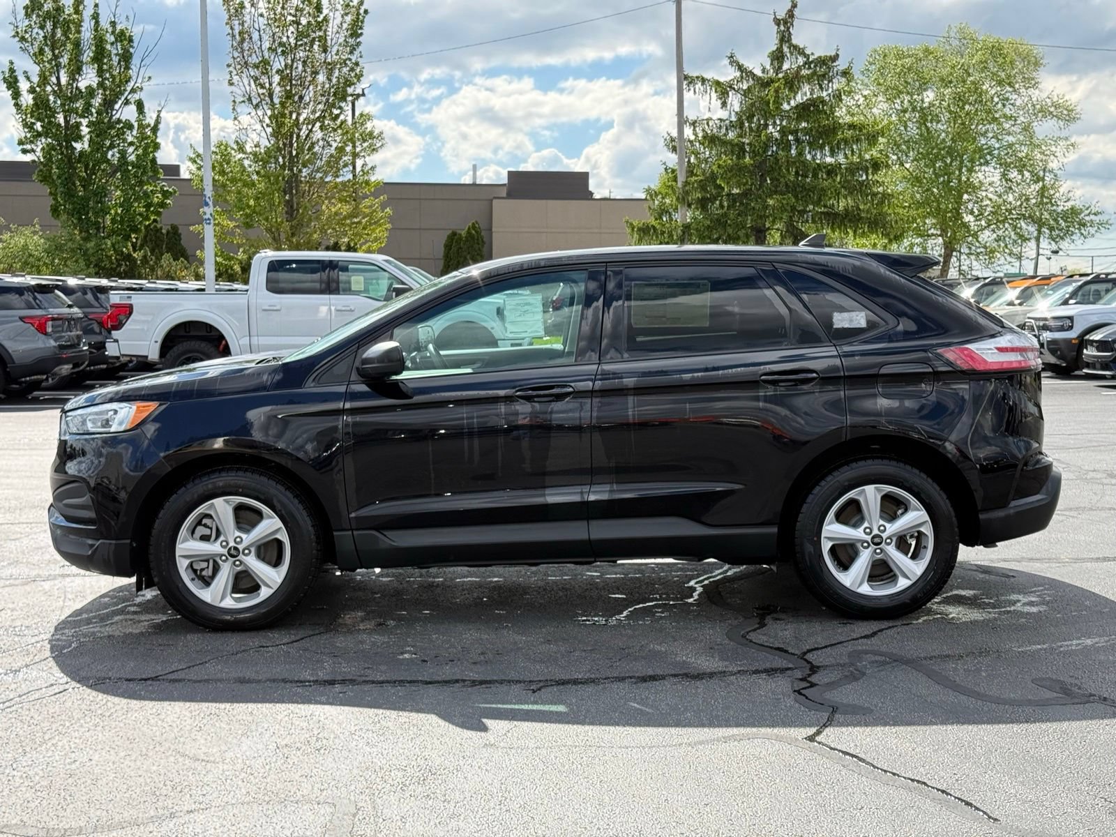 Used 2024 Ford Edge SE AWD/4WD image 9