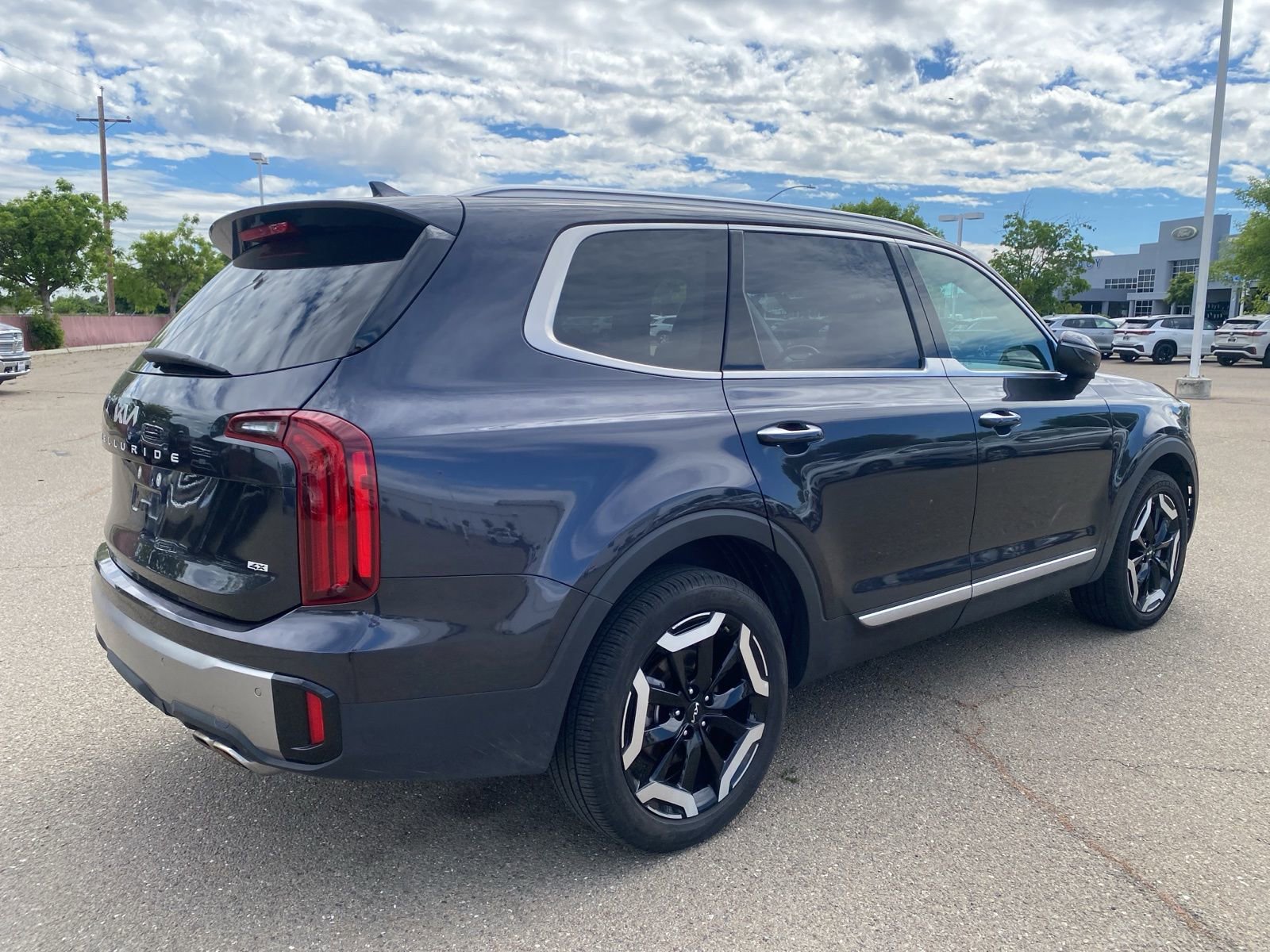 Used 2025 Kia Telluride S image 4