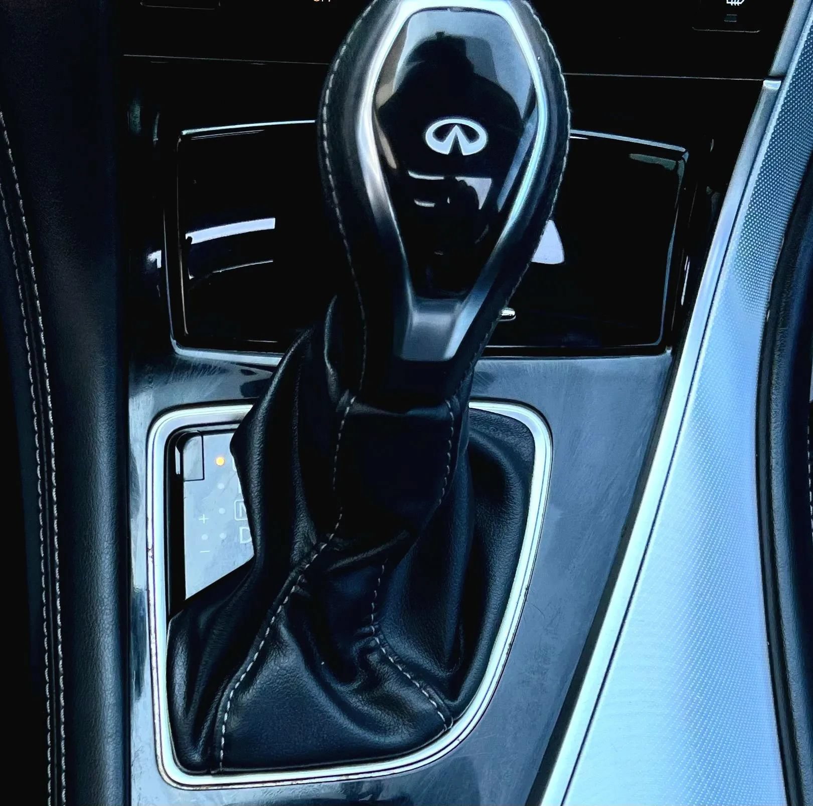Used 2019 INFINITI Q50 Luxe w/ Essential Package (3.0T Luxe) RWD image 32