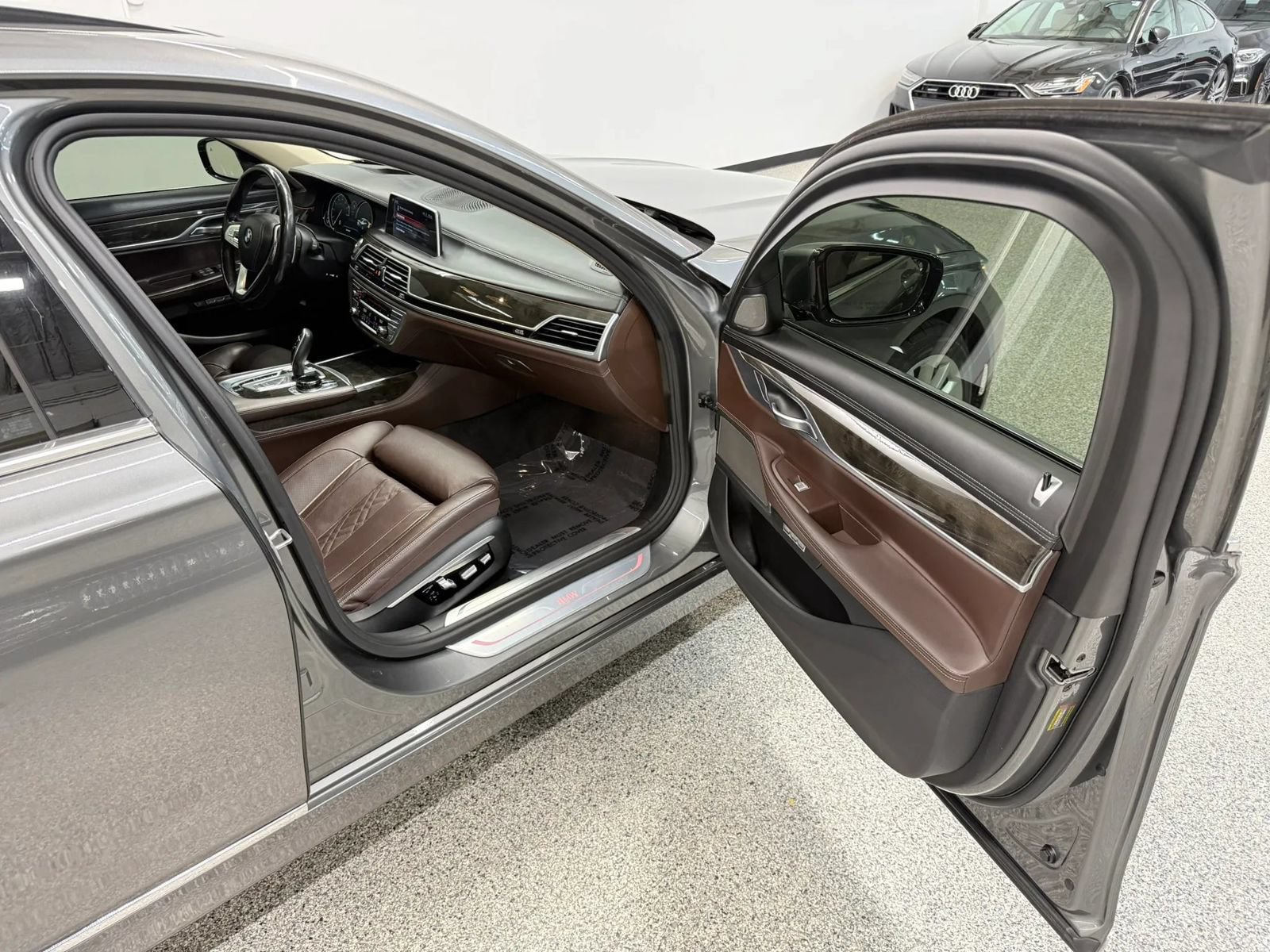 Used 2017 BMW 740i xDrive AWD/4WD image 24
