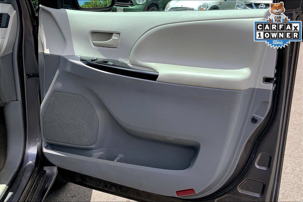 Used 2014 Toyota Sienna LE FWD image 21