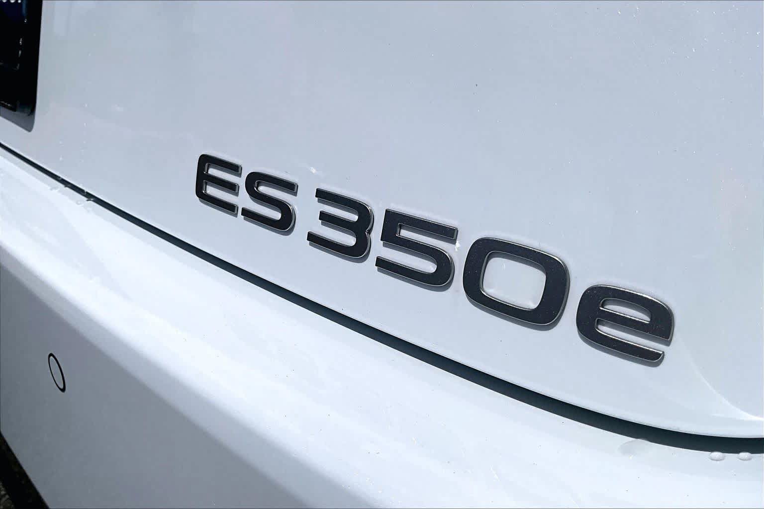 New 2026 Lexus ES 350e w/ Convenience Package FWD image 8