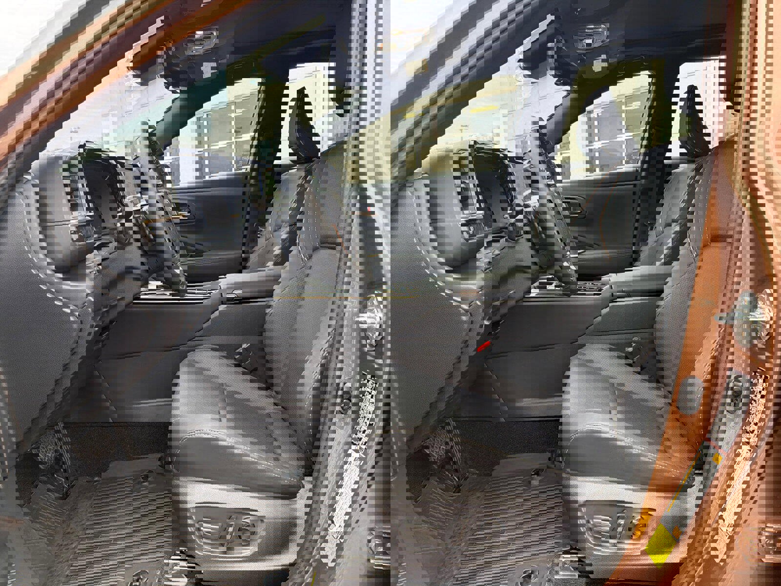 Used 2025 Toyota Crown Signia w/ Advanced Technology Package image 18