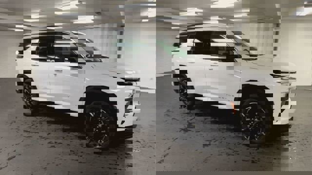 New 2026 Chevrolet Traverse LT w/ Sun and Wheel Package image 2