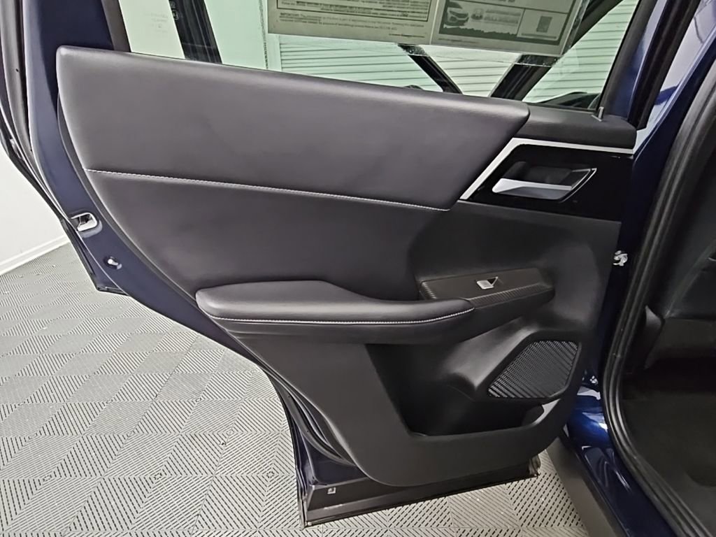 Used 2024 Mitsubishi Outlander SE image 34