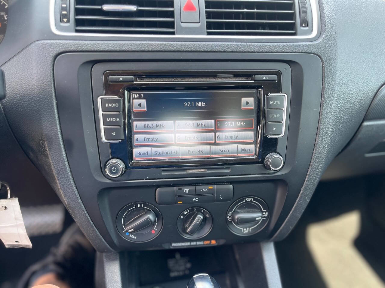 Used 2013 Volkswagen Jetta SE image 28