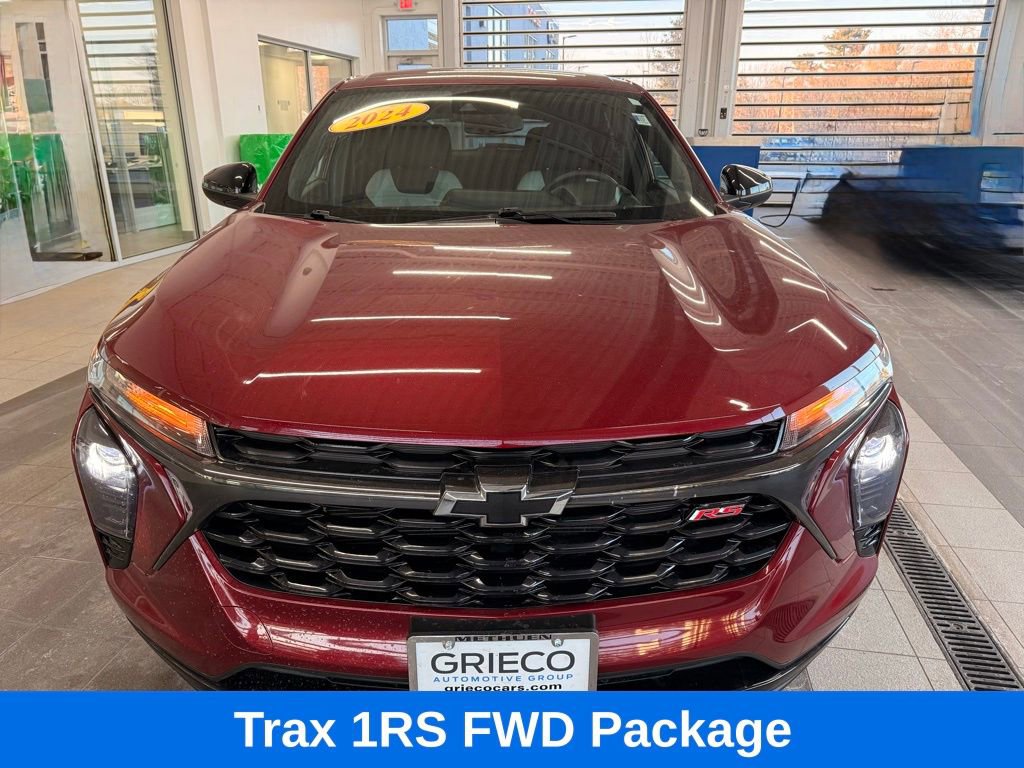 Used 2024 Chevrolet Trax RS w/ Driver Confidence Package image 2