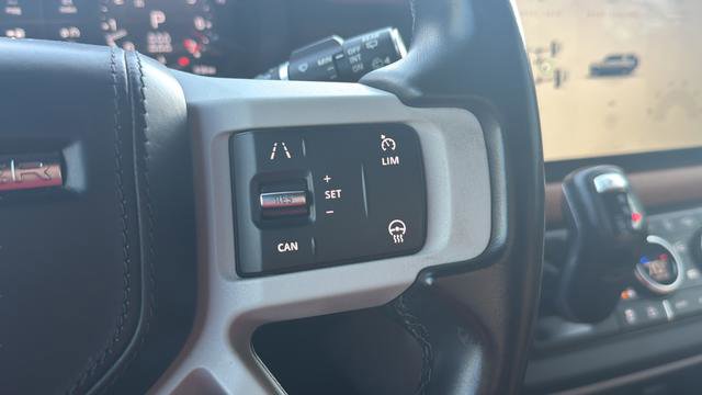 Used 2023 Land Rover Defender 130 SE image 34