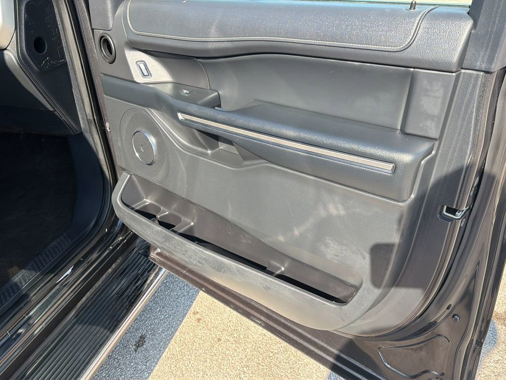 Used 2023 Ford Expedition Max XLT image 10