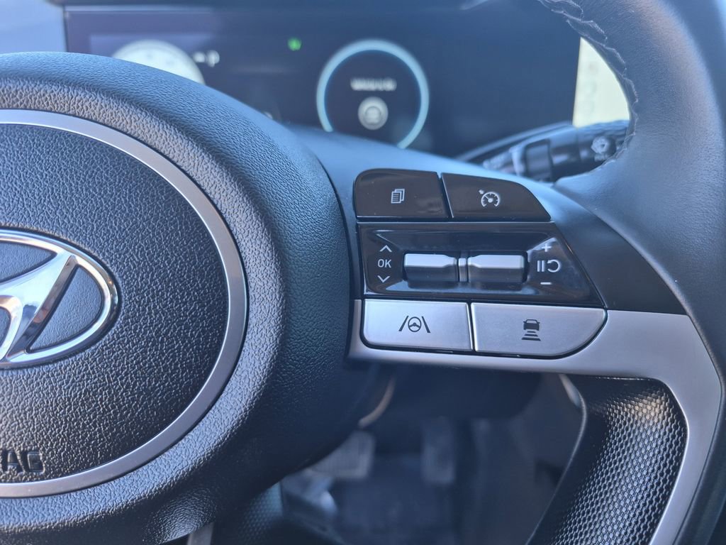 Used 2023 Hyundai Elantra Limited image 21