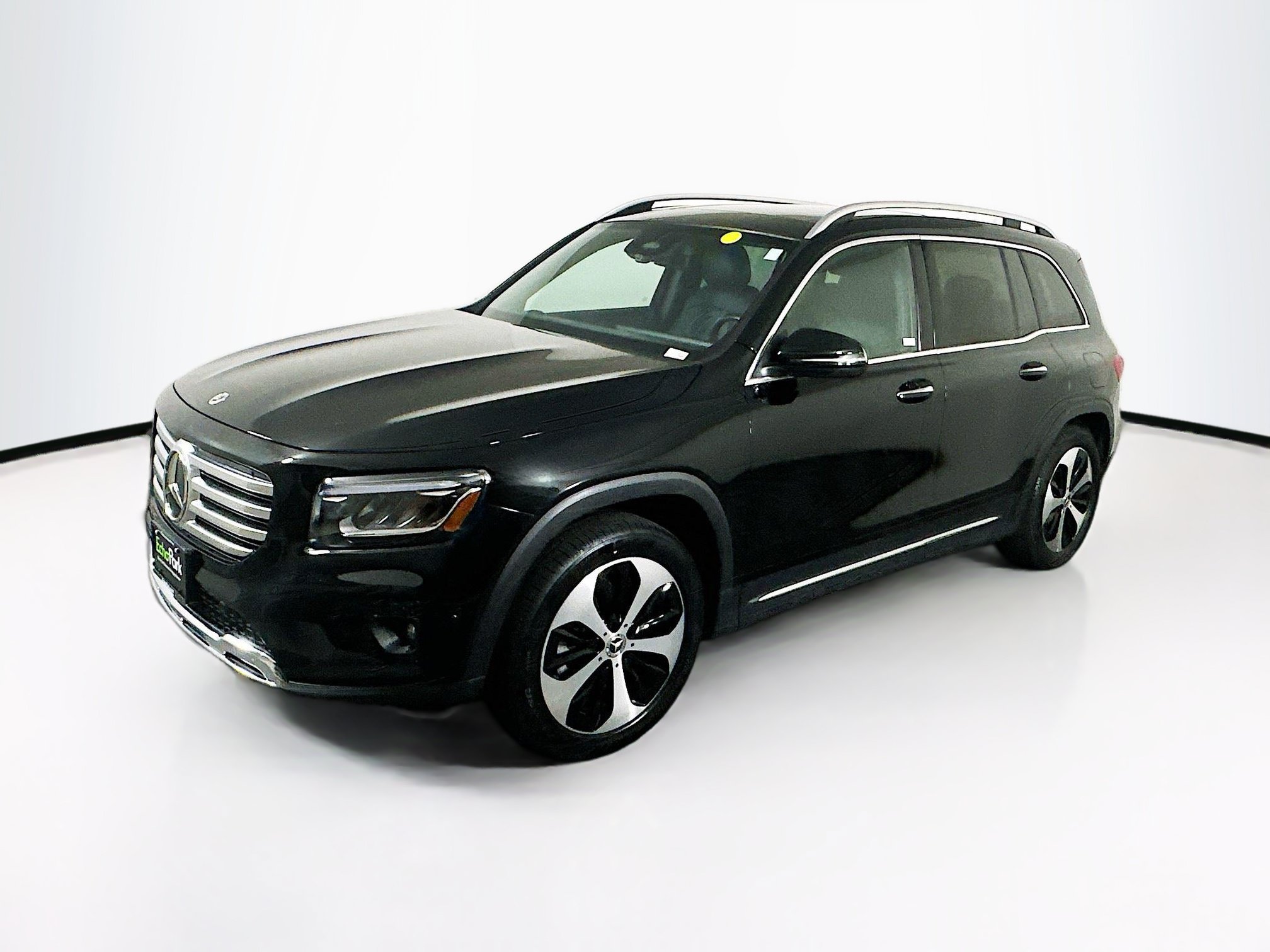 Used 2025 Mercedes-Benz GLB 250 4MATIC image 3