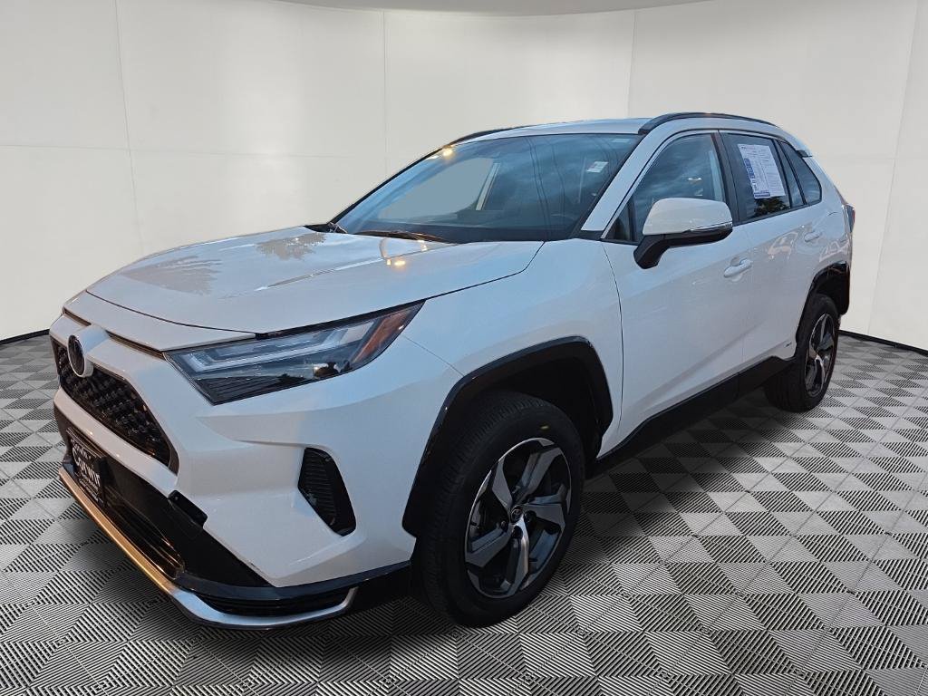 Used 2025 Toyota RAV4 SE AWD/4WD image 3