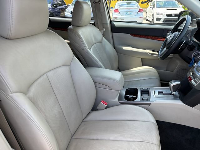 Used 2010 Subaru Outback 2.5i Limited AWD/4WD image 38