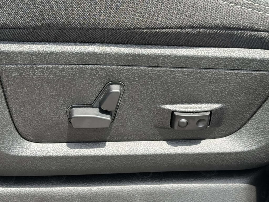 New 2026 RAM 3500 Big Horn AWD/4WD image 28