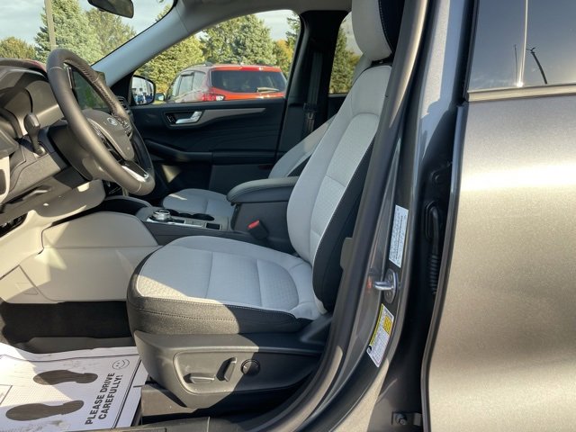 New 2025 Ford Escape Active w/ Active Premium Tech Pack image 28