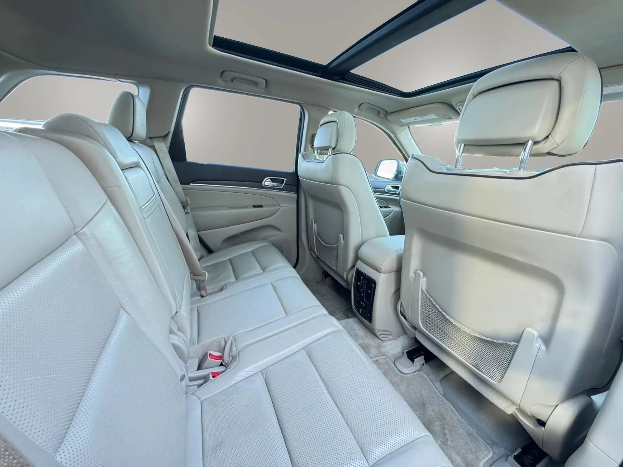 Used 2015 Jeep Grand Cherokee Overland RWD image 14