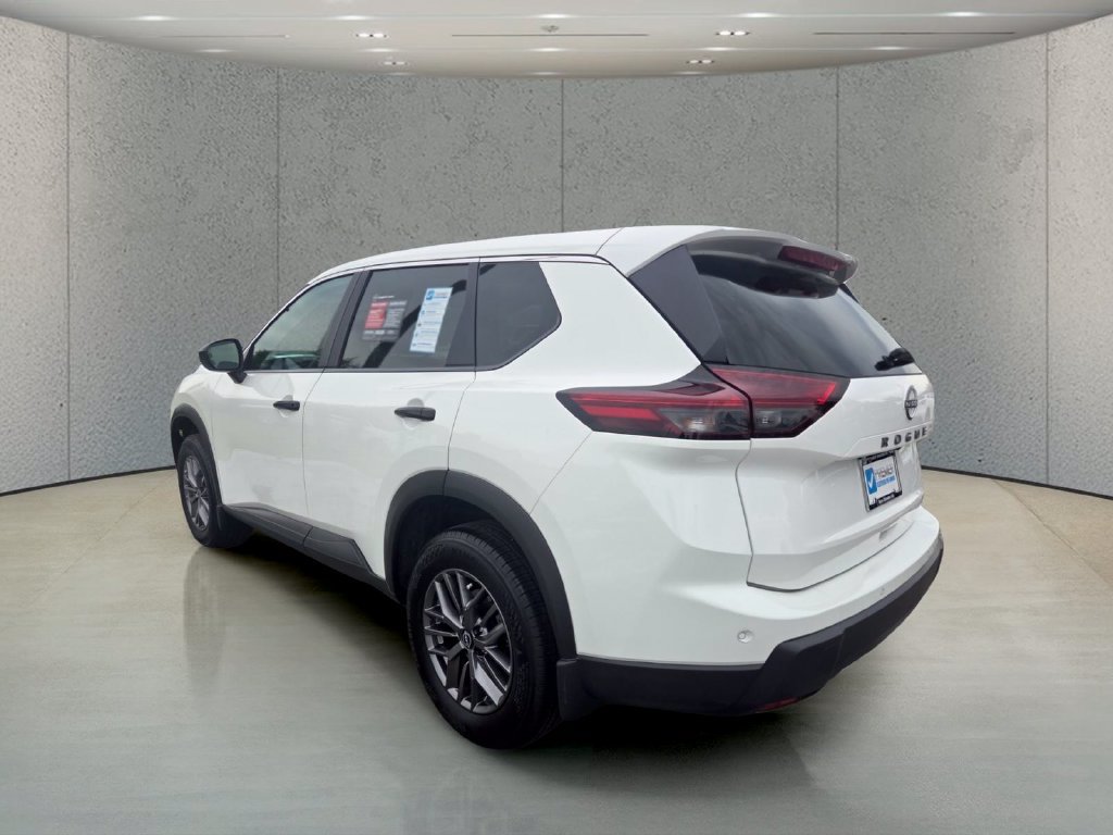 Used 2026 Nissan Rogue S FWD image 3
