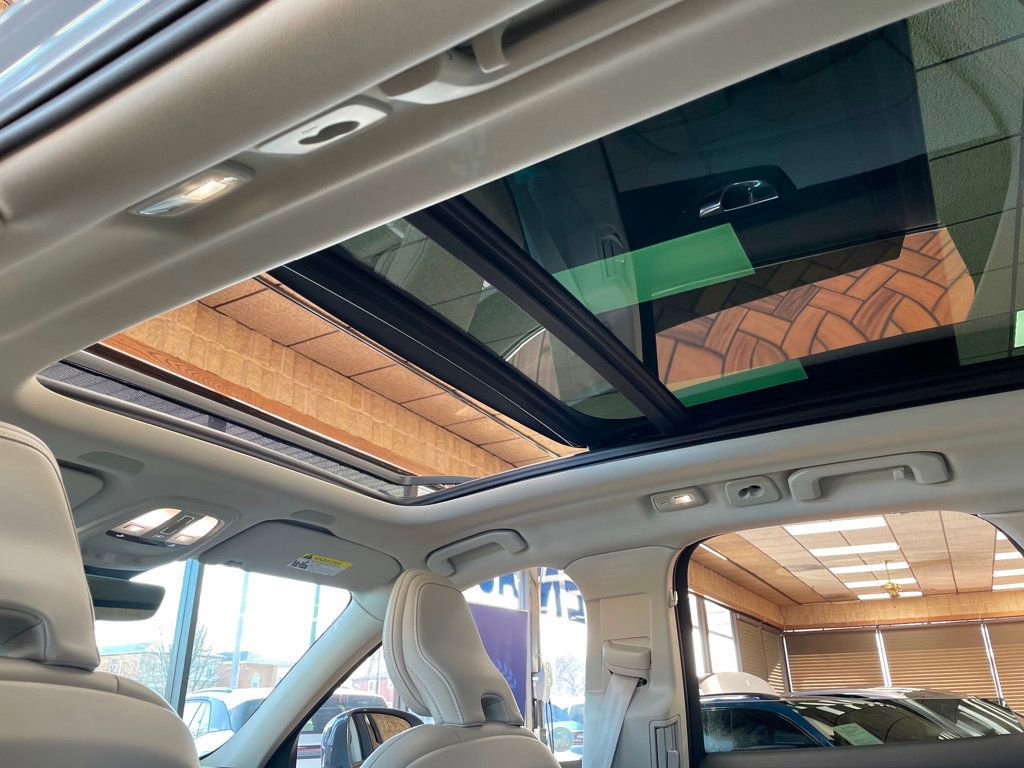 Used 2022 Volvo XC60 T8 Inscription image 19