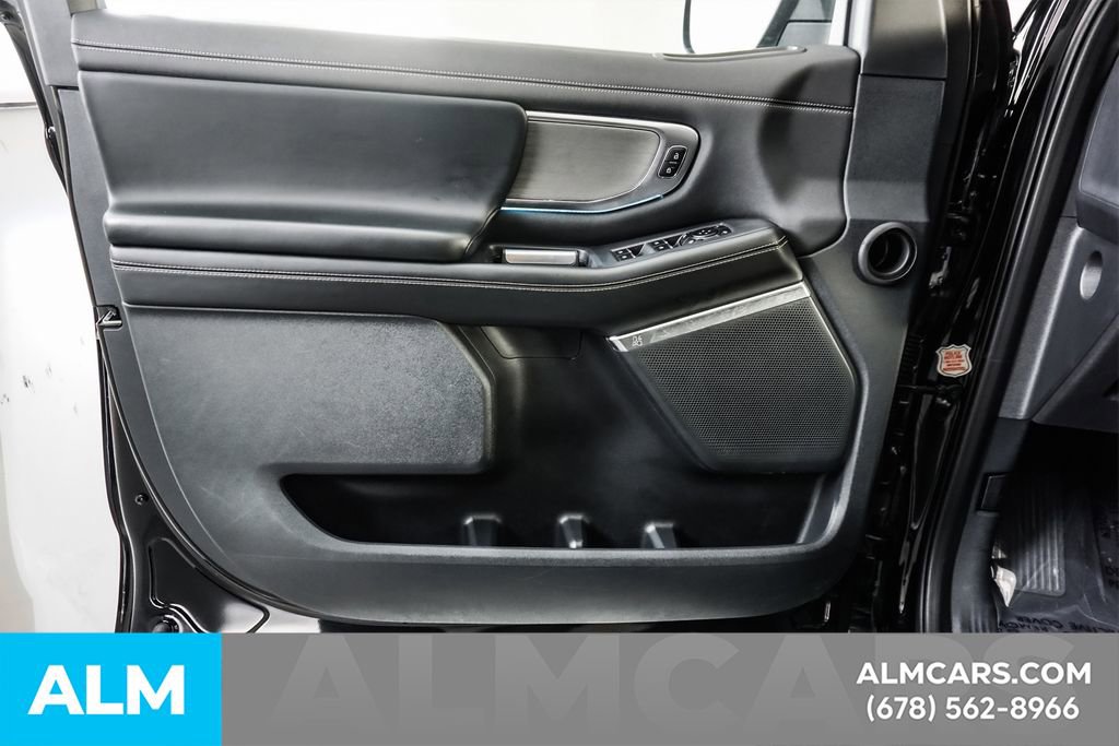 Used 2025 Ford Expedition Max Platinum AWD/4WD image 50