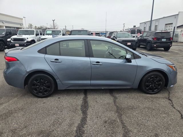 Used 2022 Toyota Corolla LE image 29