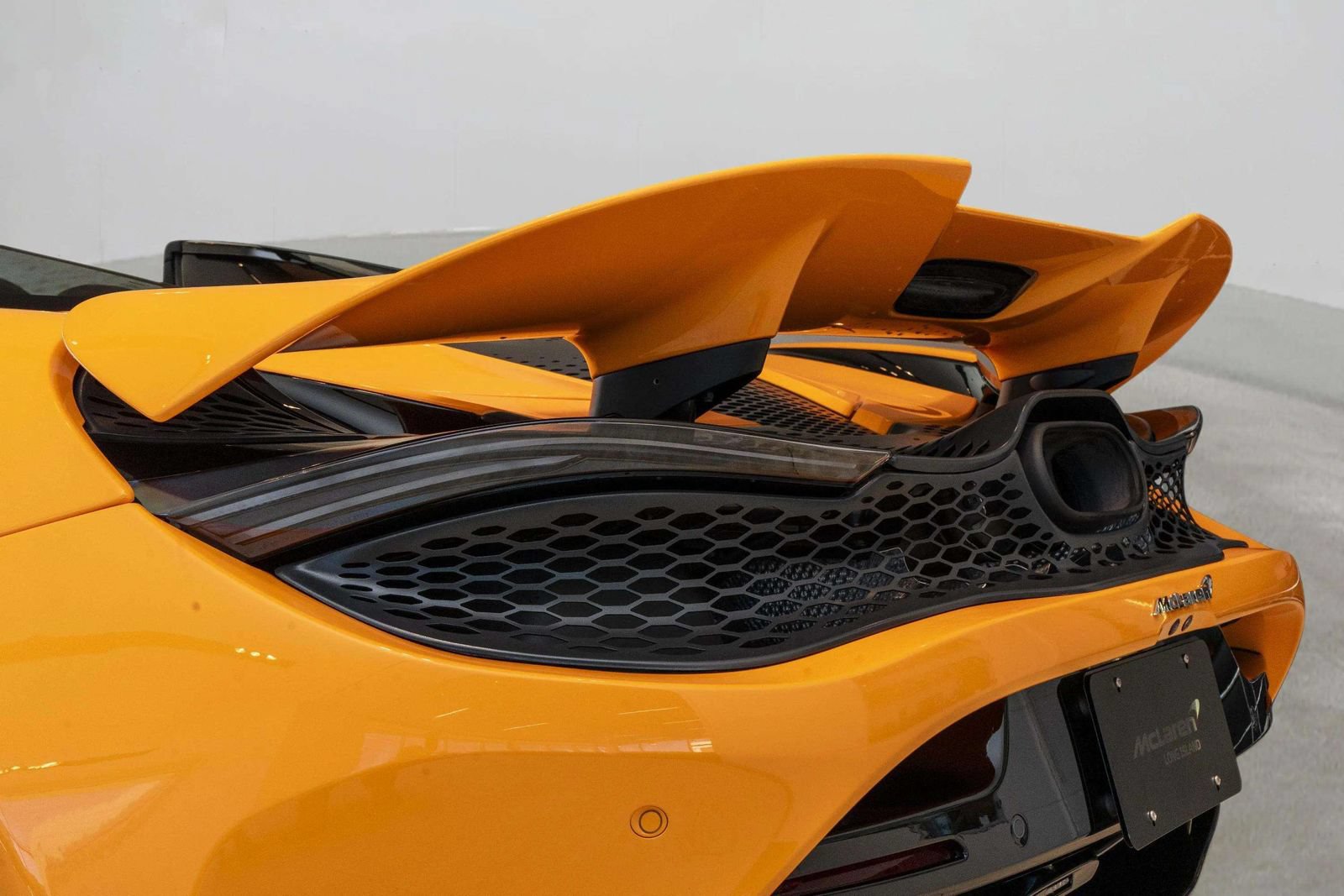 Used 2024 McLaren 750S Spider RWD image 46