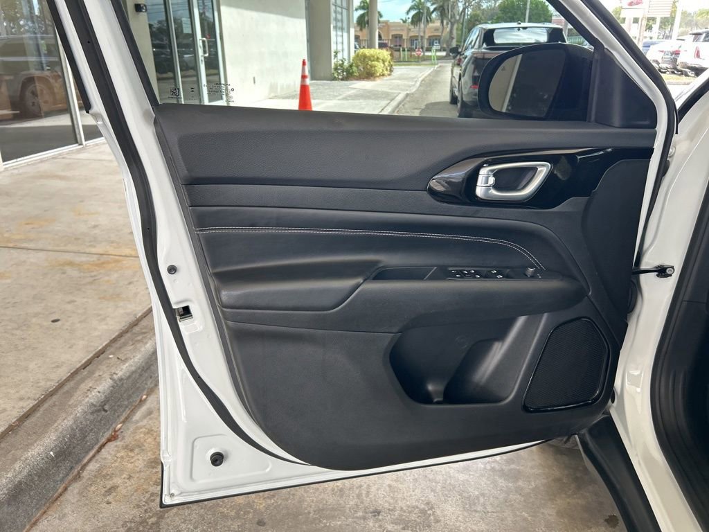 Used 2023 Jeep Compass Altitude image 36