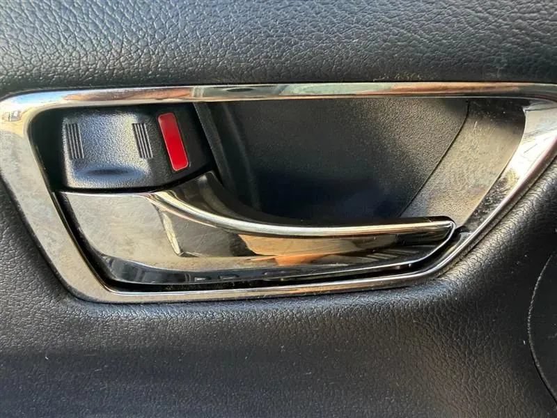 Used 2013 Toyota Avalon XLE Touring FWD image 35