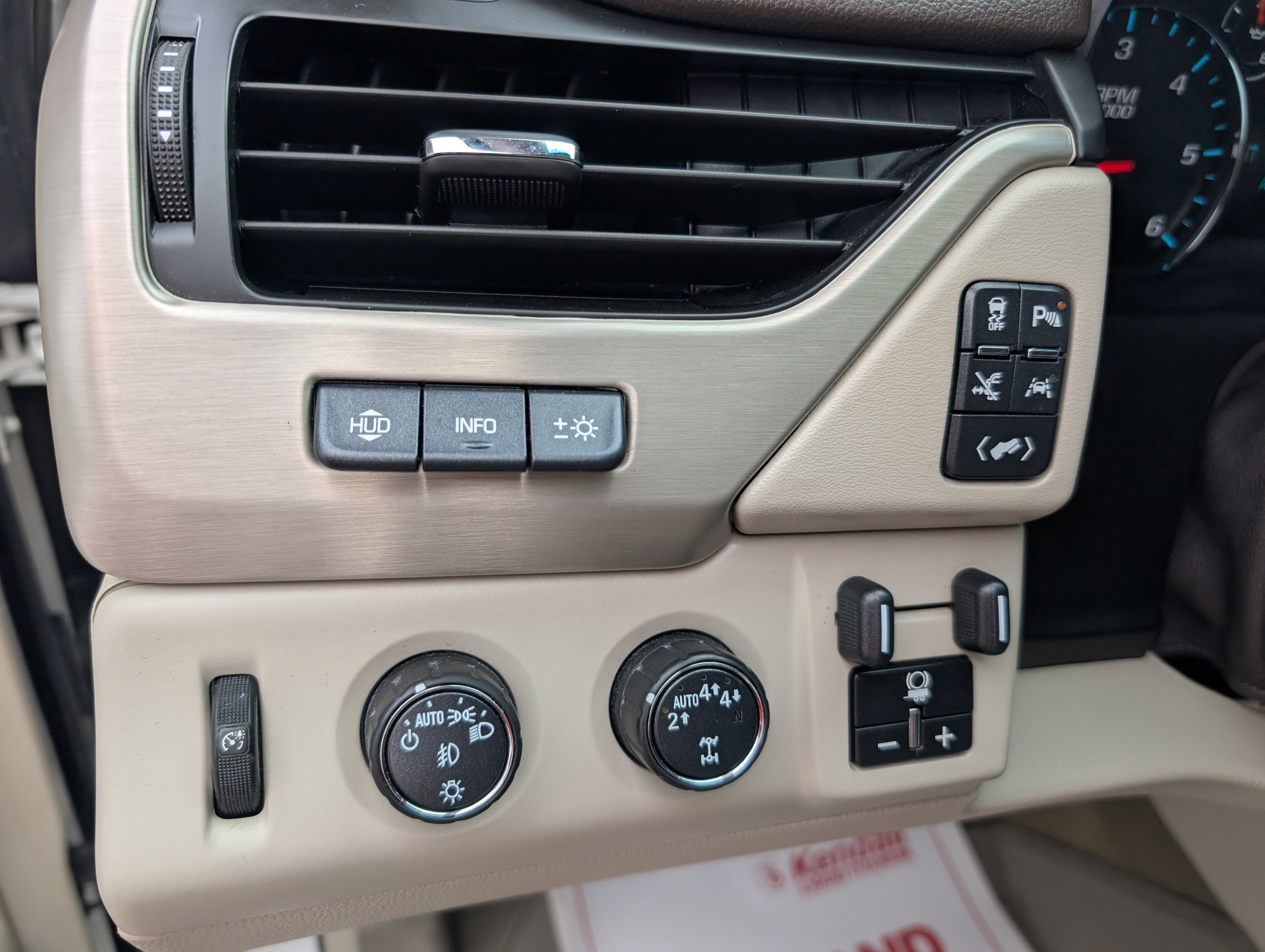 Used 2018 GMC Yukon Denali w/ Denali Ultimate Package AWD/4WD image 15