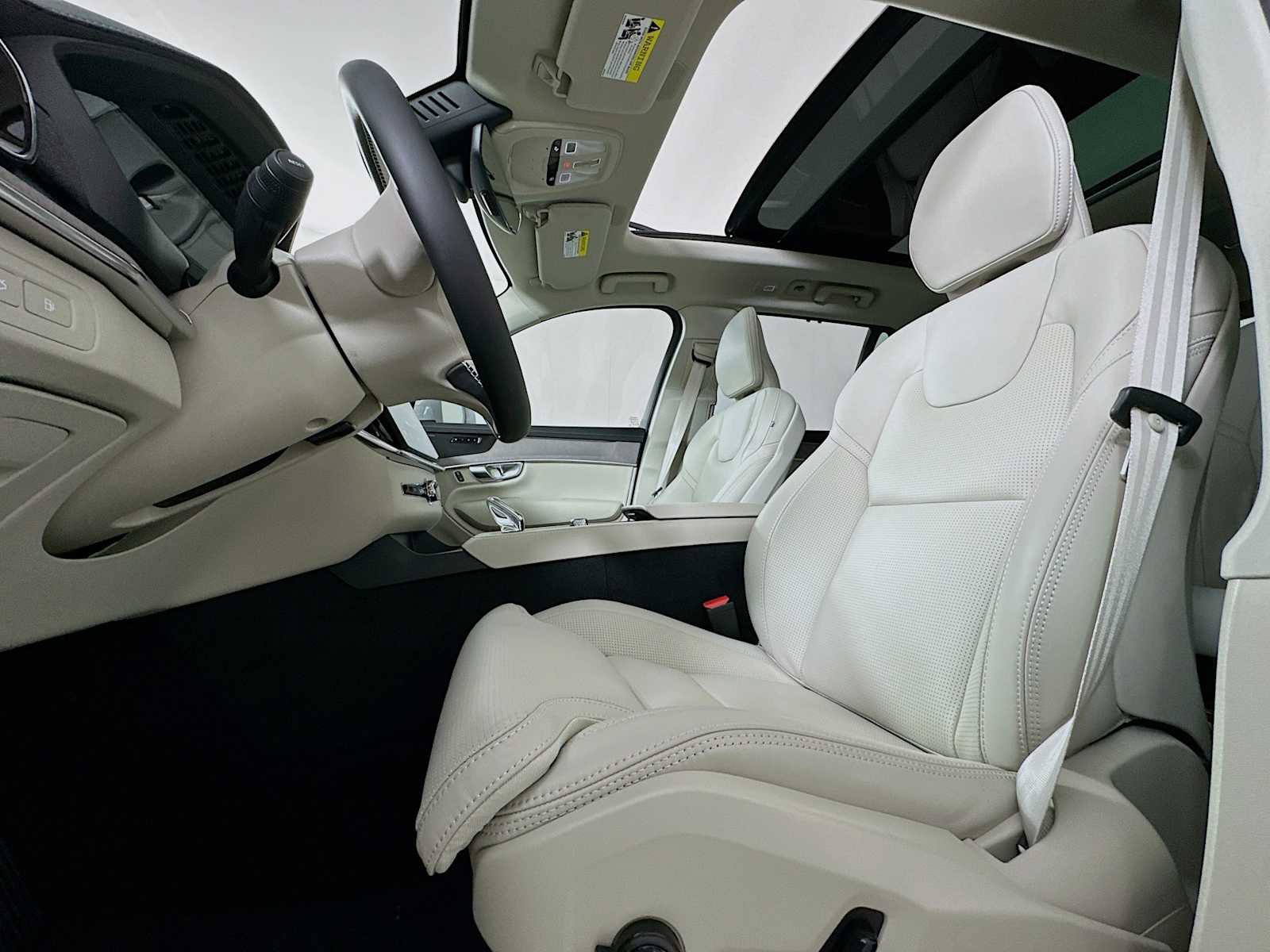 New 2026 Volvo XC90 T8 Ultra w/ Protection Package Premier image 18