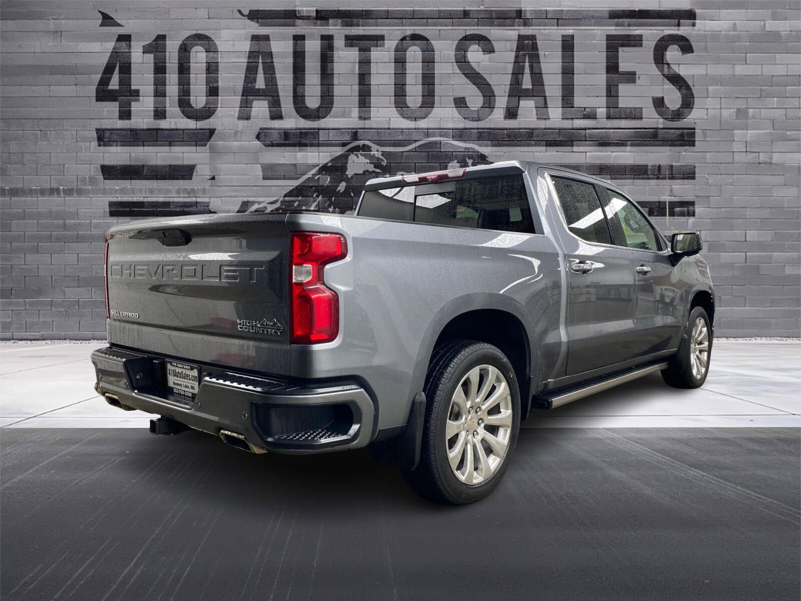 Used 2021 Chevrolet Silverado 1500 High Country w/ Technology Package image 3